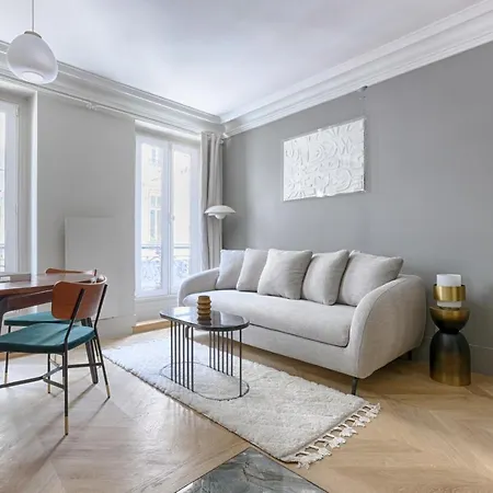 Unique Luxury Parisian Flat 2br/6p -champs Elysees *