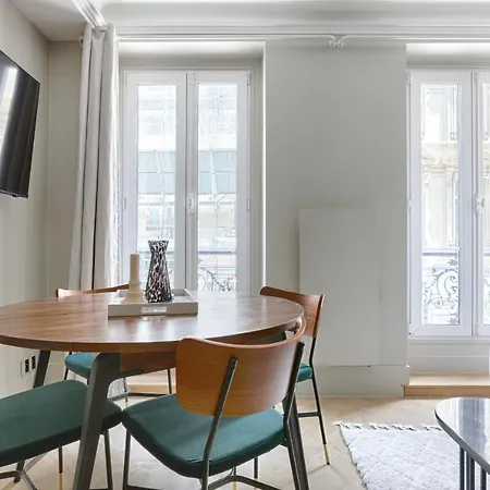 Apartment Unique Luxury Parisian Flat 2br/6p -champs Elysees *