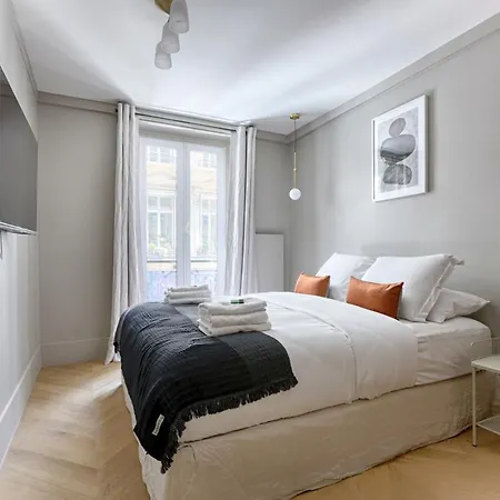 Unique Luxury Parisian Flat 2br/6p -champs Elysées *
