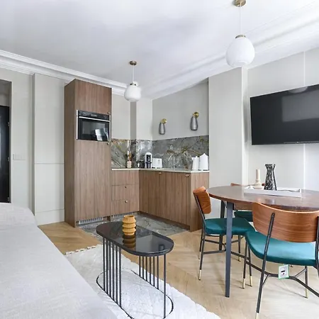 Appartamento Unique Luxury Parisian Flat 2br/6p -champs Elysées Parigi