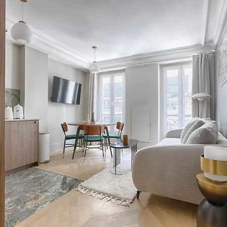 Unique Luxury Parisian Flat 2br/6p -champs Elysées