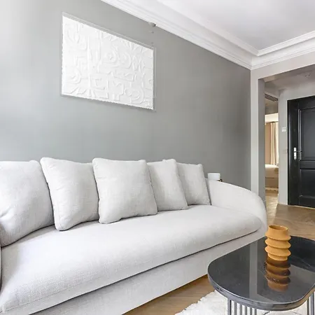 Unique Luxury Parisian Flat 2br/6p -champs Elysées Parigi