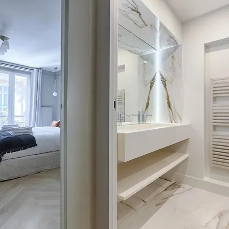 Unique Luxury Parisian Flat 2br/6p -champs Elysées Appartamento